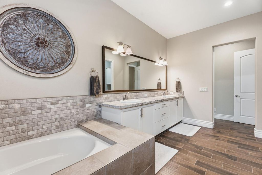Image 26 of property listing at 285 Pinnacle Drive W, Madera, CA 93636