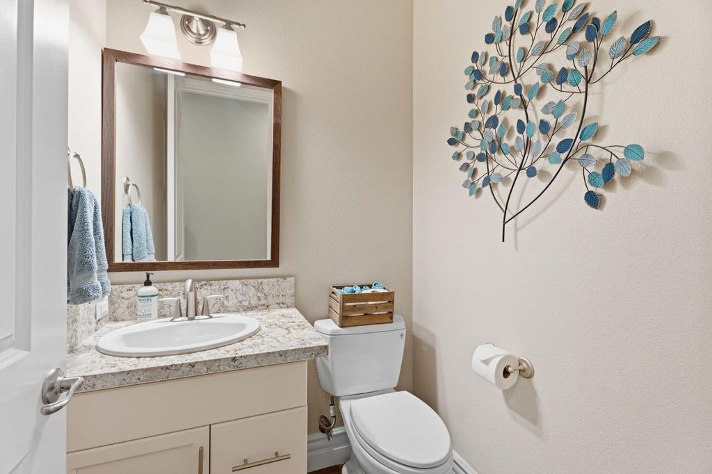 Image 28 of property listing at 285 Pinnacle Drive W, Madera, CA 93636