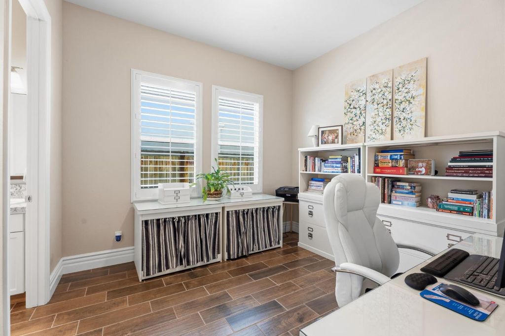 Image 29 of property listing at 285 Pinnacle Drive W, Madera, CA 93636