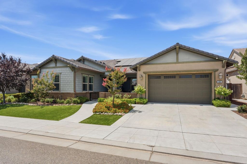 Image 3 of property listing at 285 Pinnacle Drive W, Madera, CA 93636