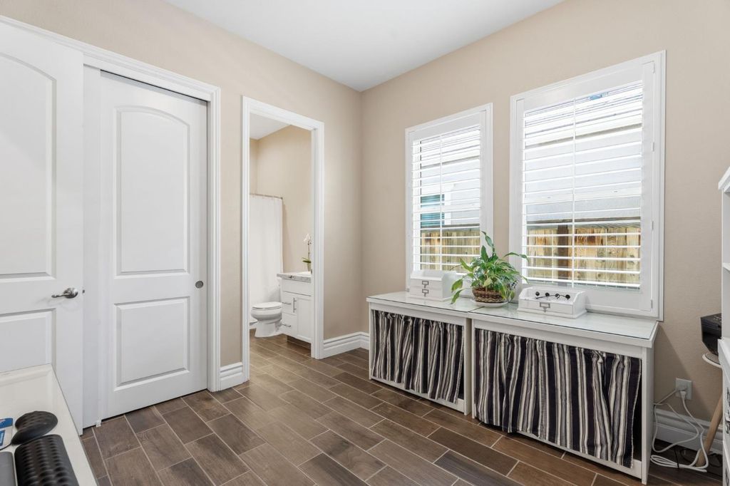 Image 32 of property listing at 285 Pinnacle Drive W, Madera, CA 93636