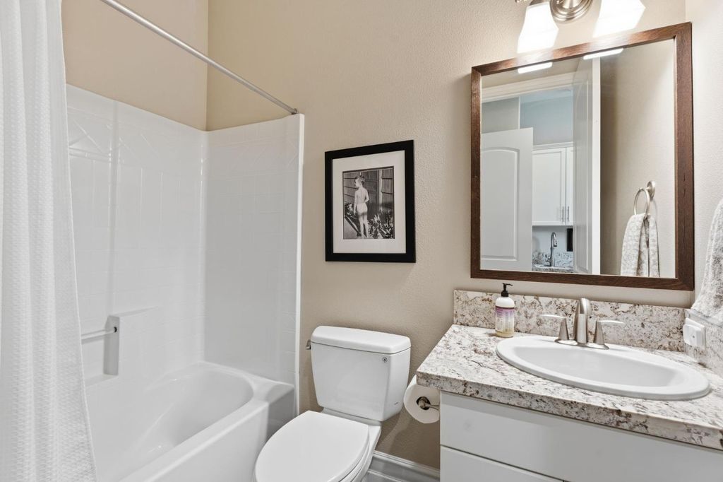 Image 33 of property listing at 285 Pinnacle Drive W, Madera, CA 93636