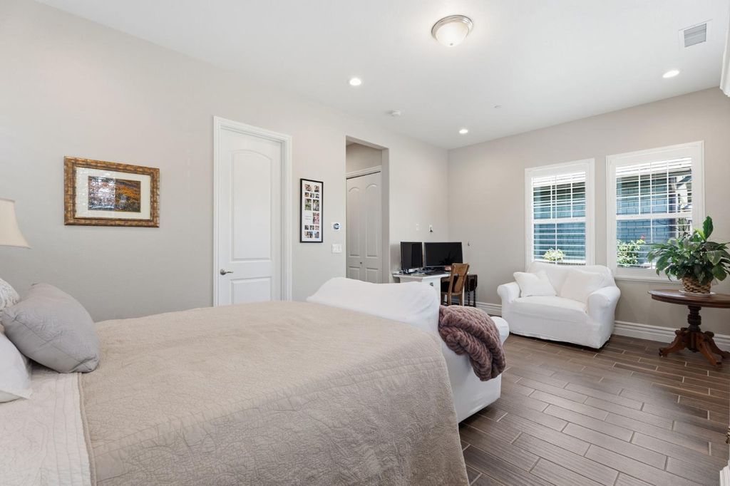 Image 36 of property listing at 285 Pinnacle Drive W, Madera, CA 93636