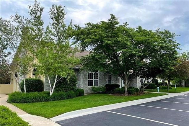 1928 W 139th Street, Leawood, KS 66224