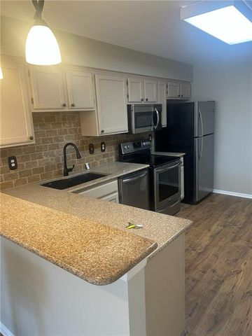 1928 W 139th Street, Leawood, KS 66224