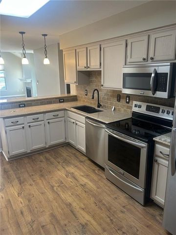 1928 W 139th Street, Leawood, KS 66224