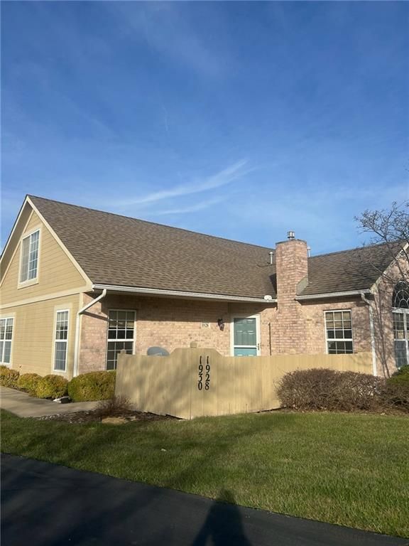 1928 W 139th Street, Leawood, KS 66224