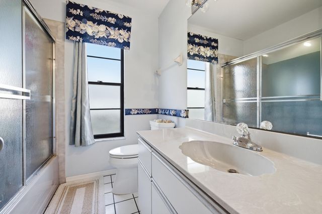 433 SE 12th St Street SE, Vero Beach, FL 32962