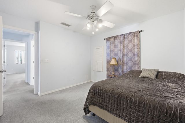 433 SE 12th St Street SE, Vero Beach, FL 32962