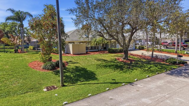 433 SE 12th St Street SE, Vero Beach, FL 32962