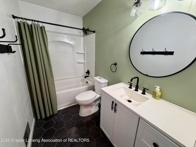 12688 Dundee Drive, Grand Ledge, MI 48837