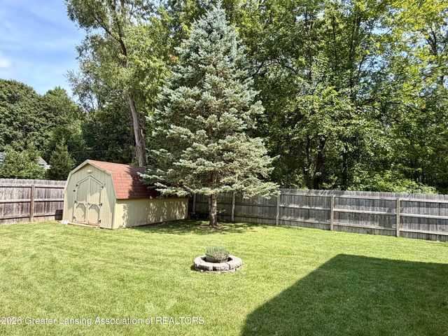 12688 Dundee Drive, Grand Ledge, MI 48837