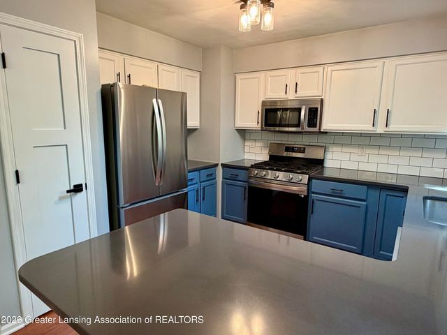 12688 Dundee Drive, Grand Ledge, MI 48837