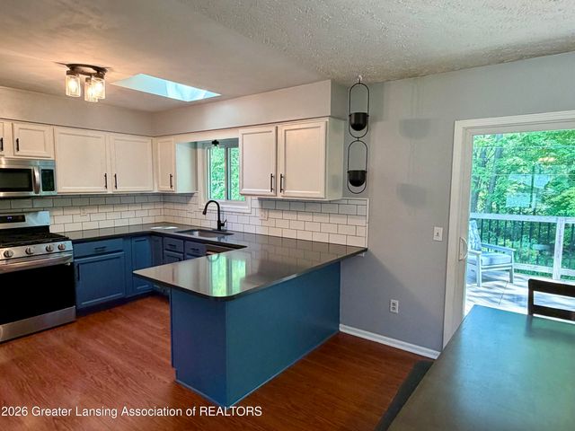 12688 Dundee Drive, Grand Ledge, MI 48837