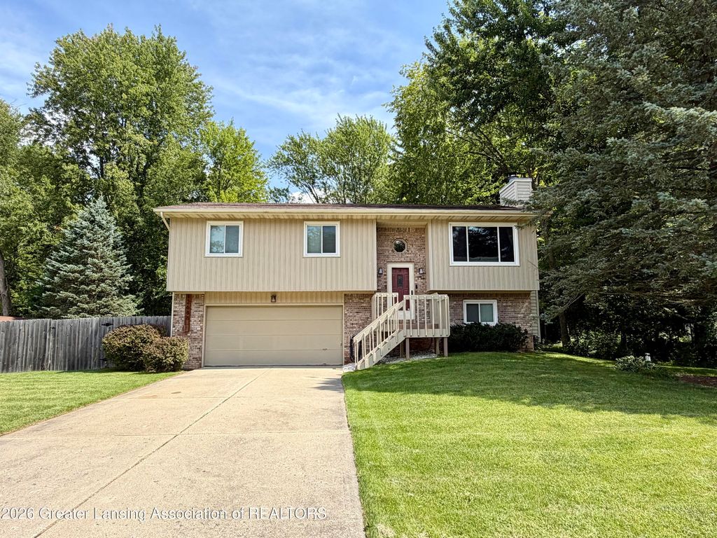 12688 Dundee Drive, Grand Ledge, MI 48837