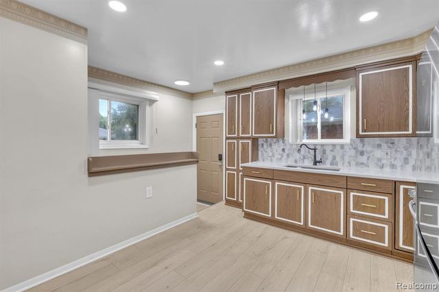 8347 Dixie Lane, Dearborn Heights, MI 48127