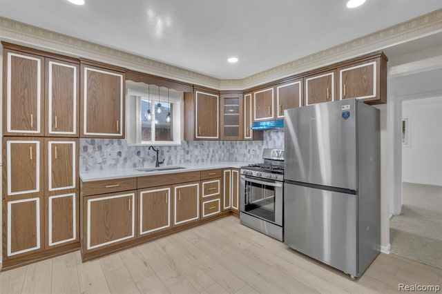 8347 Dixie Lane, Dearborn Heights, MI 48127