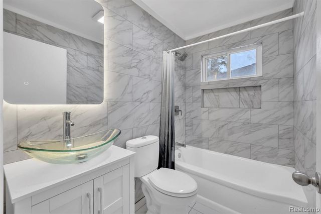 8347 Dixie Lane, Dearborn Heights, MI 48127