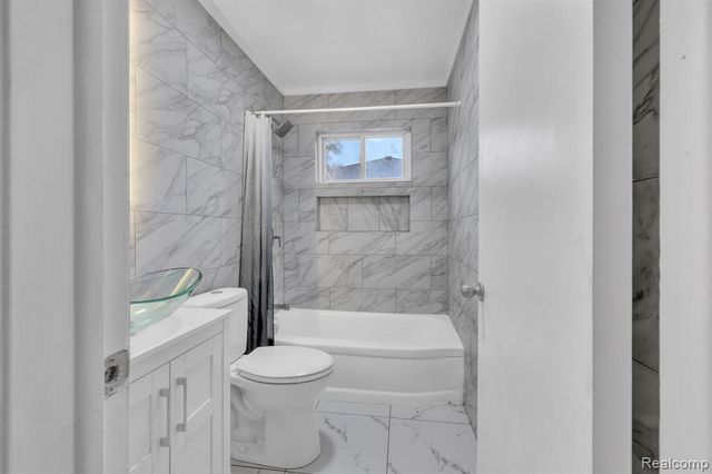 8347 Dixie Lane, Dearborn Heights, MI 48127