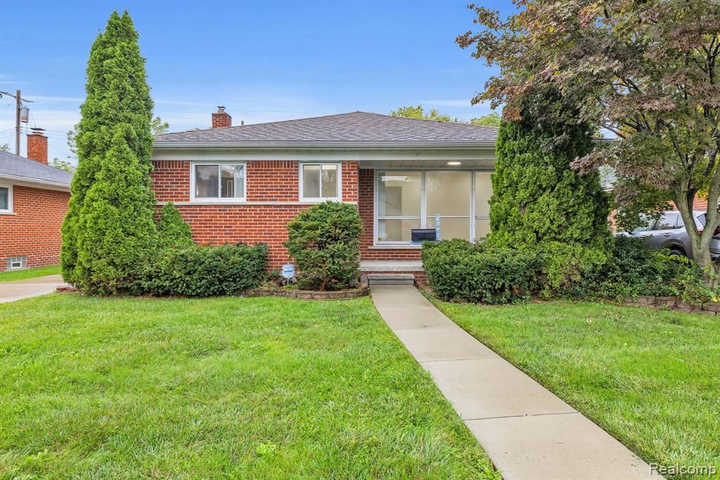 8347 Dixie Lane, Dearborn Heights, MI 48127