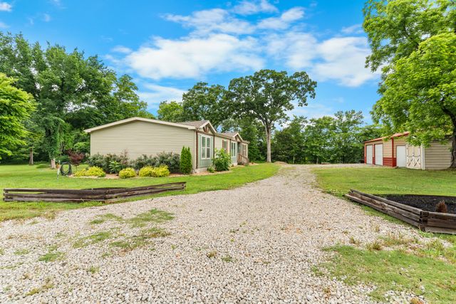 1396 Lakeway Road, Kissee Mills, MO 65680