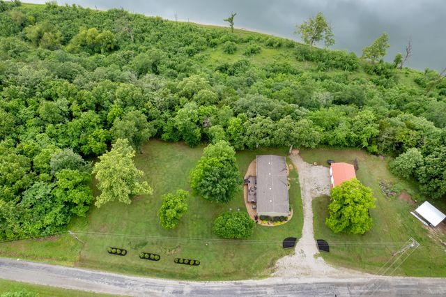 1396 Lakeway Road, Kissee Mills, MO 65680