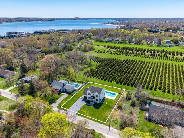 1900 Gillette Drive, East Marion, NY 11939