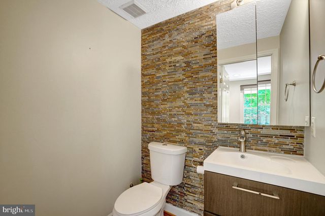 2920 MONTAUK CT, Falls Church, VA 22042