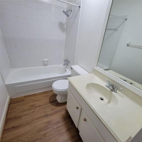 5212 Arboles Drive B, Houston, TX 77035