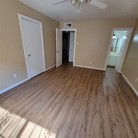 5212 Arboles Drive B, Houston, TX 77035