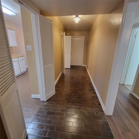 5212 Arboles Drive B, Houston, TX 77035