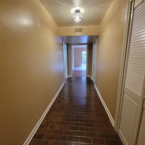 5212 Arboles Drive B, Houston, TX 77035