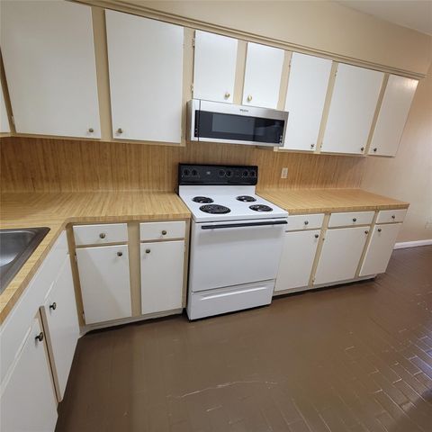 5212 Arboles Drive B, Houston, TX 77035