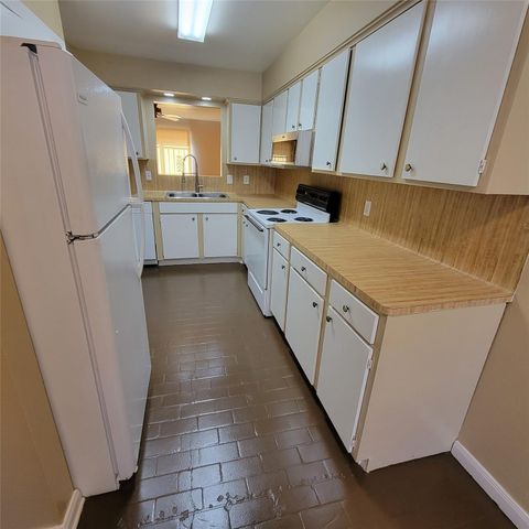 5212 Arboles Drive B, Houston, TX 77035
