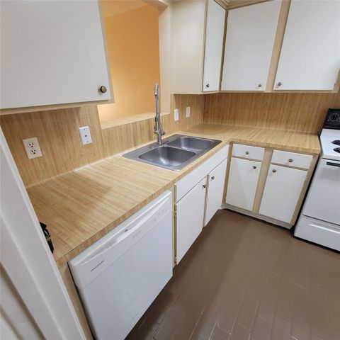 5212 Arboles Drive B, Houston, TX 77035
