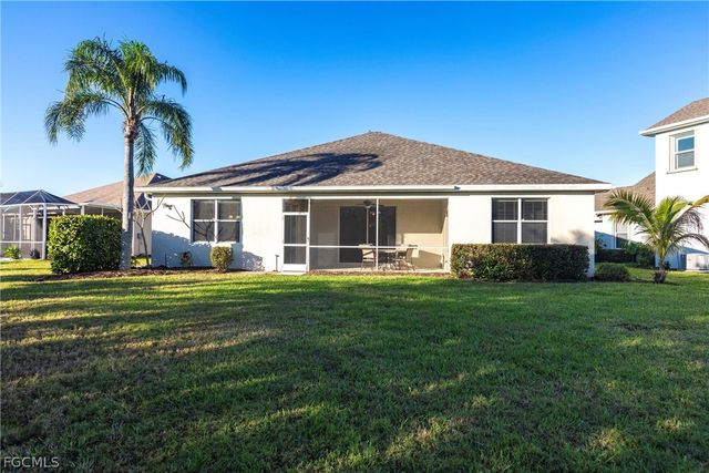 9282 Palm Island CIR, North Fort Myers, FL 33903