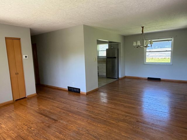 207 Savoy Avenue, Highland Heights, KY 41076