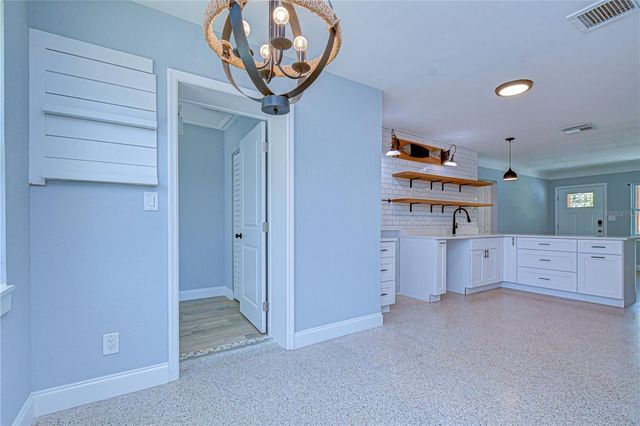 5614 30TH AVENUE S, Gulfport, FL 33707