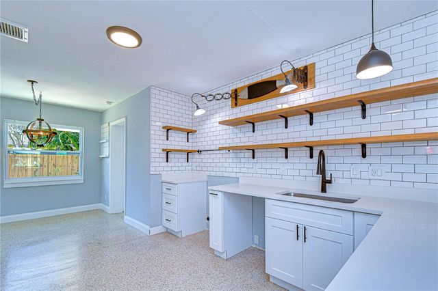 5614 30TH AVENUE S, Gulfport, FL 33707