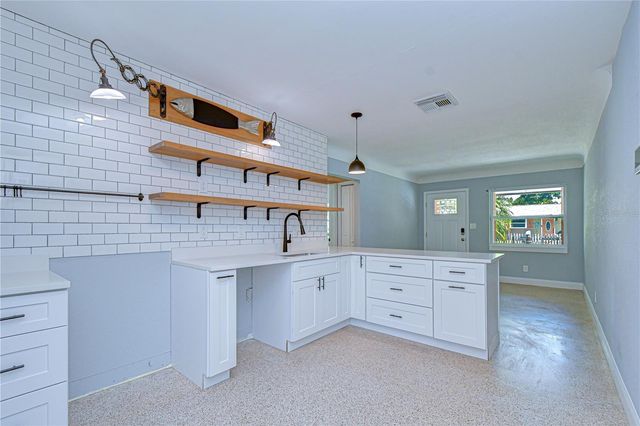 5614 30TH AVENUE S, Gulfport, FL 33707