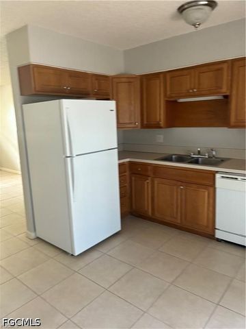 1560 Colonial BLVD 136, Fort Myers, FL 33907