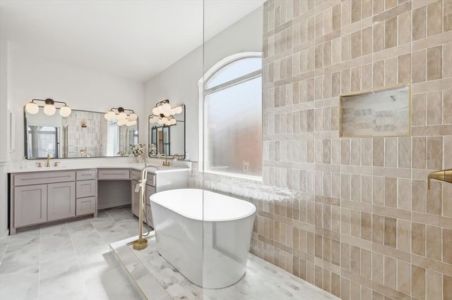 5028 Lake Vista Drive, The Colony, TX 75056