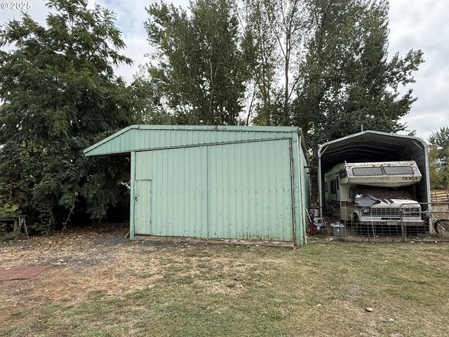 970 LASALLE St, Harrisburg, OR 97446