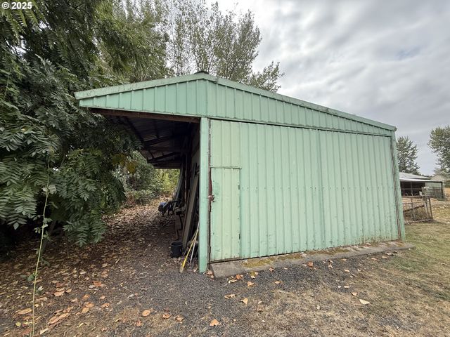 970 LASALLE St, Harrisburg, OR 97446