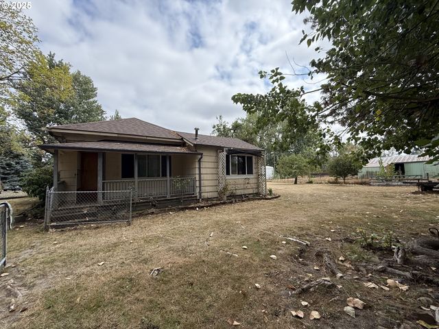 970 LASALLE St, Harrisburg, OR 97446