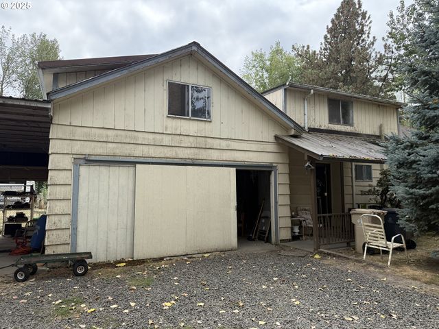 970 LASALLE St, Harrisburg, OR 97446