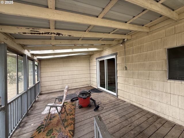 970 LASALLE St, Harrisburg, OR 97446