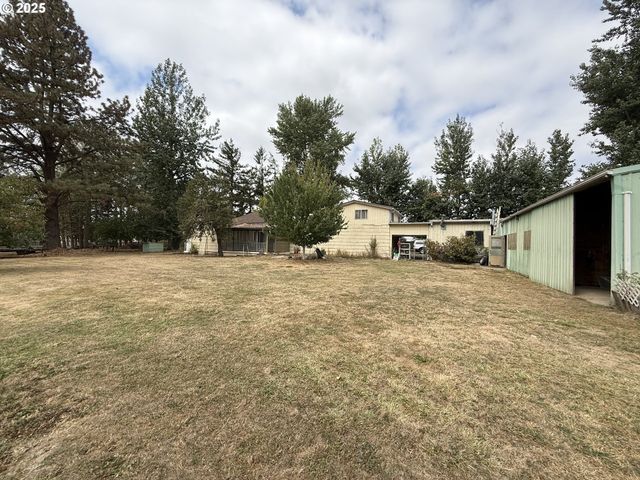 970 LASALLE St, Harrisburg, OR 97446