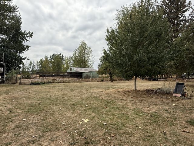 970 LASALLE St, Harrisburg, OR 97446