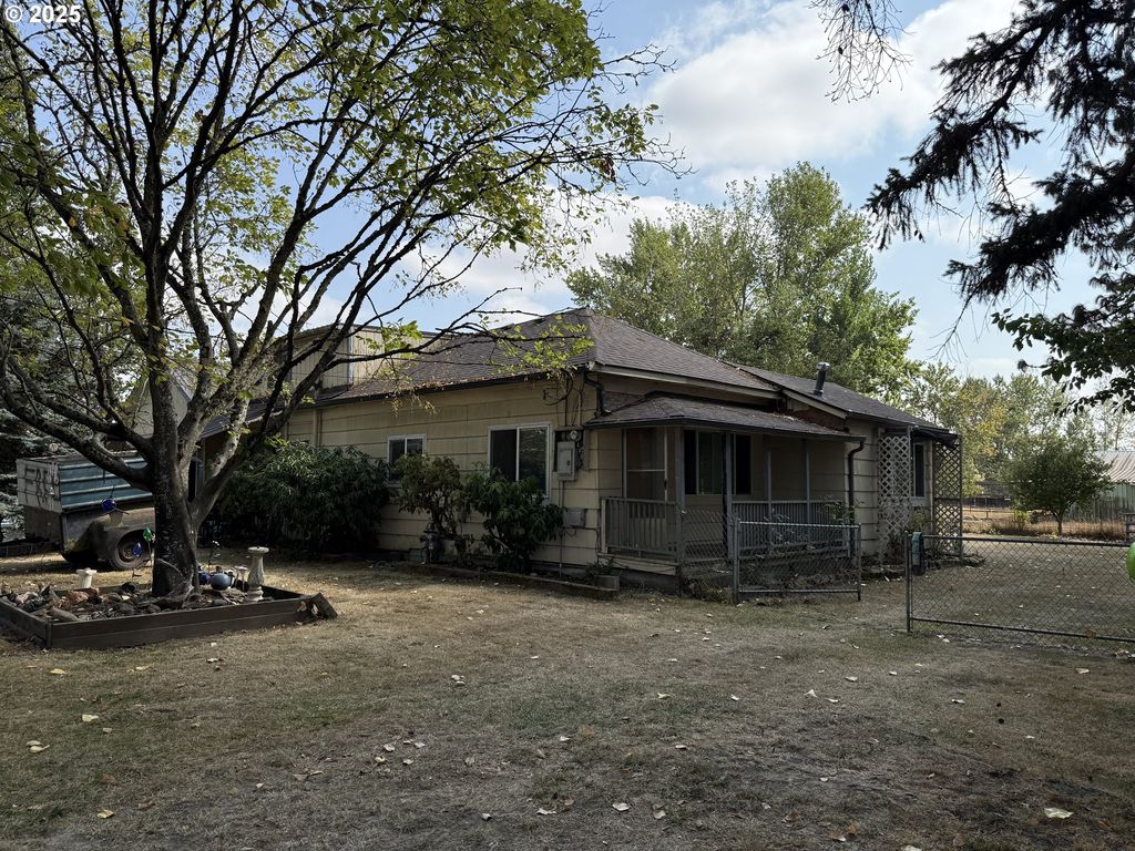 970 LASALLE St, Harrisburg, OR 97446